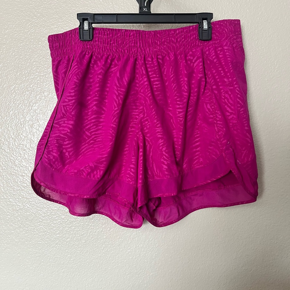 Athleta Printed Mesh Racer Run Shorts Sz
X/LG. Great condition.